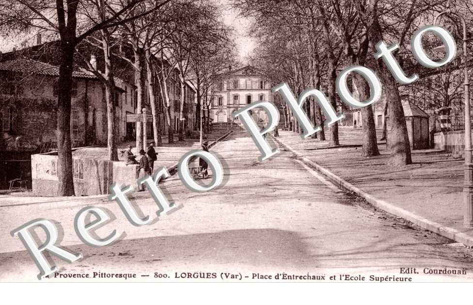 Place d'Entrechaux et ecole superieure