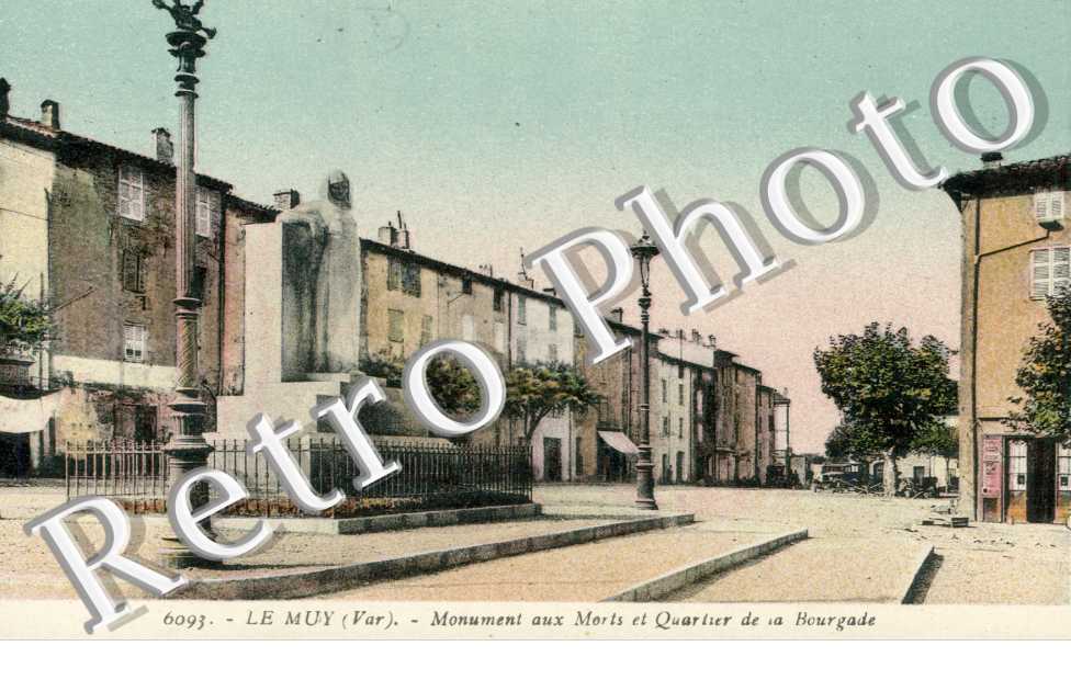 Monument aux Morts et Quartier de la Bourgade