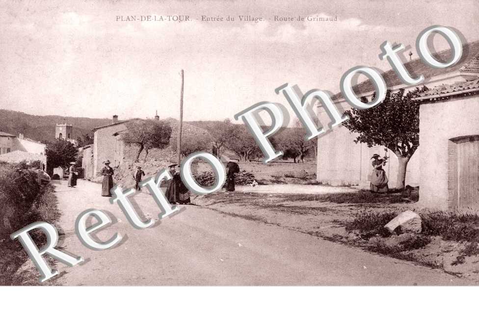 Entree du village - route de Grimaud