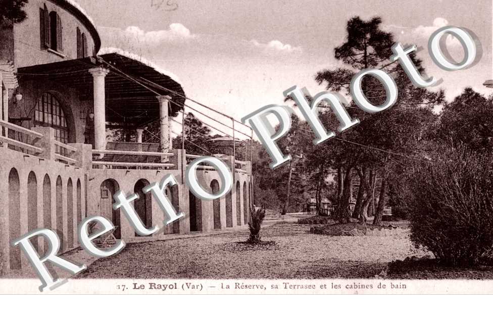 La reserve - sa terrasse  et les cabines de bain