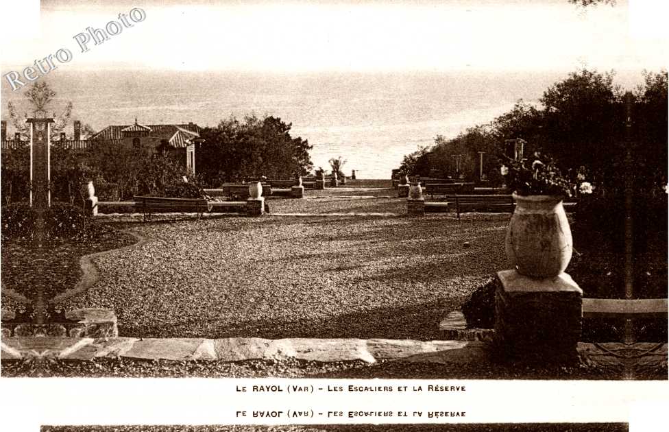 Les escaliers et la reserve