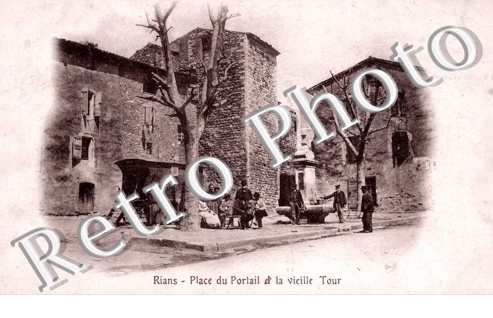 Place du Portail et la vieille tour