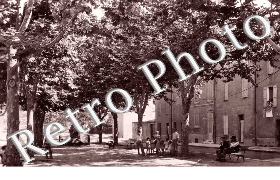 Cours Louis Blanc, Le Monument