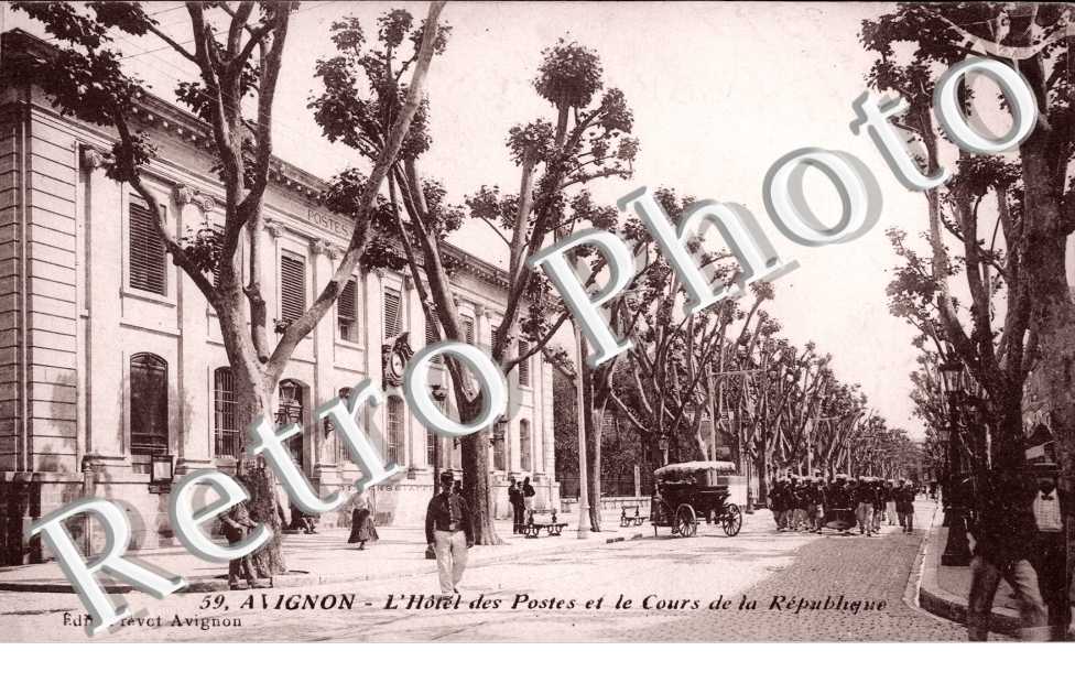 l'Hotel des Postes et le Cours de la Republique