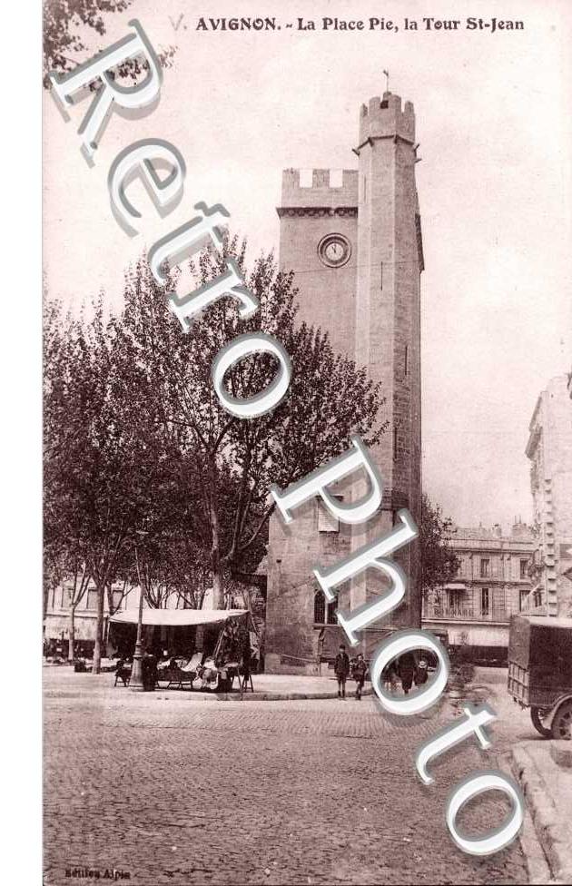 La Place Pie -Tour Saint Jean