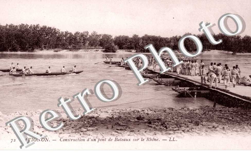 Construction d'un Pont de Bateaux sur le Rhone