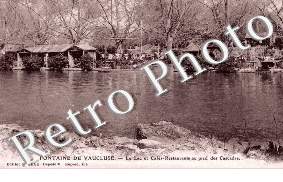 Le Lac et Cafes Restaurants au pied des Cascades