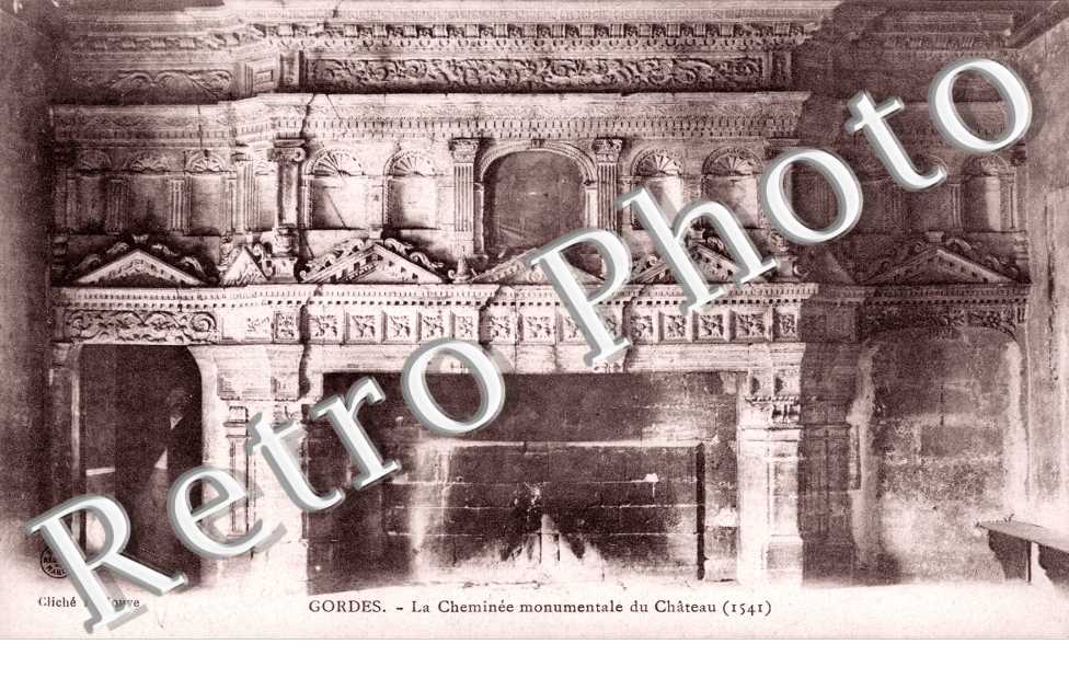 La cheminee monumentale du chateau