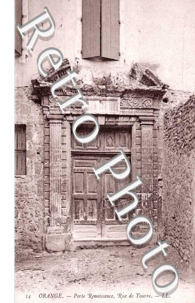 Porte Renaissance rue de Tourre