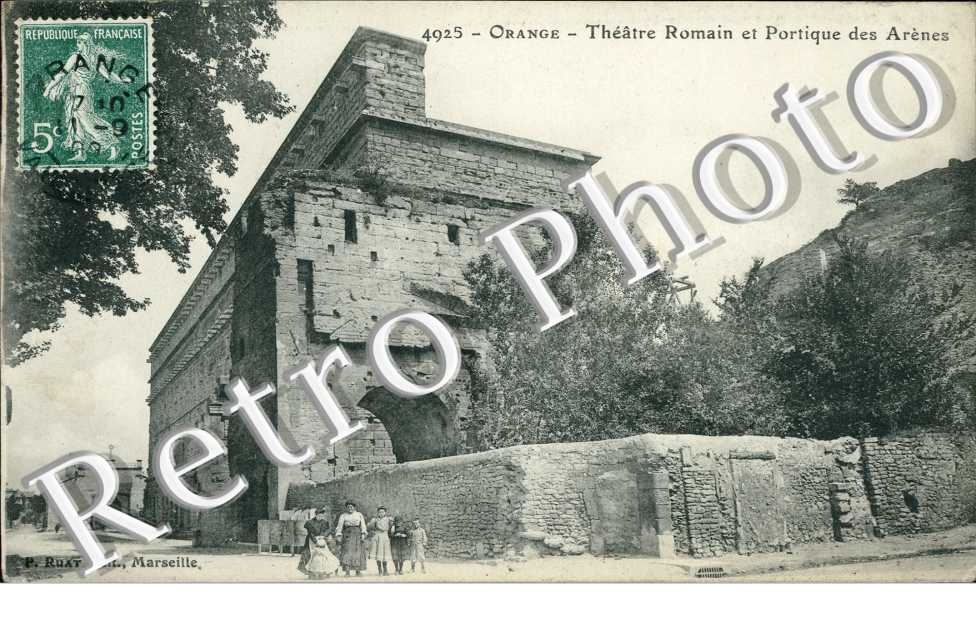 le Theatre Romain et le Portique des Arenes