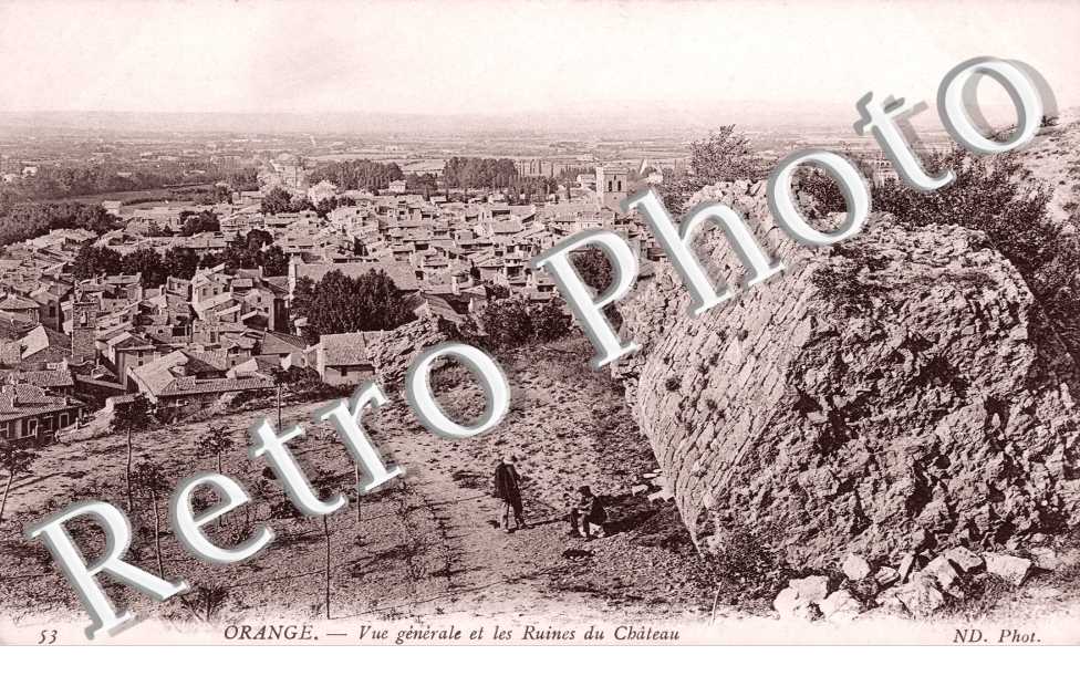 Vue Generale et les Ruines du Chateau