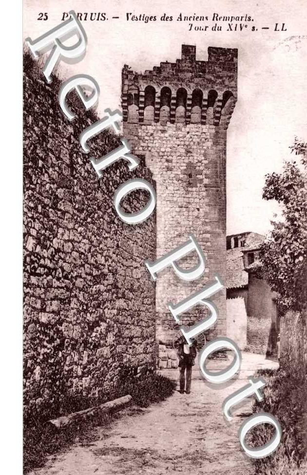 les Vestiges des Anciens Remparts, Tour du XIVeme siecle