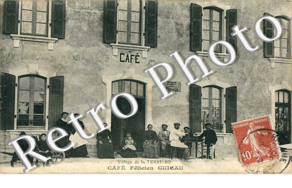 village de la Terriere Cafe Felicien Guieau