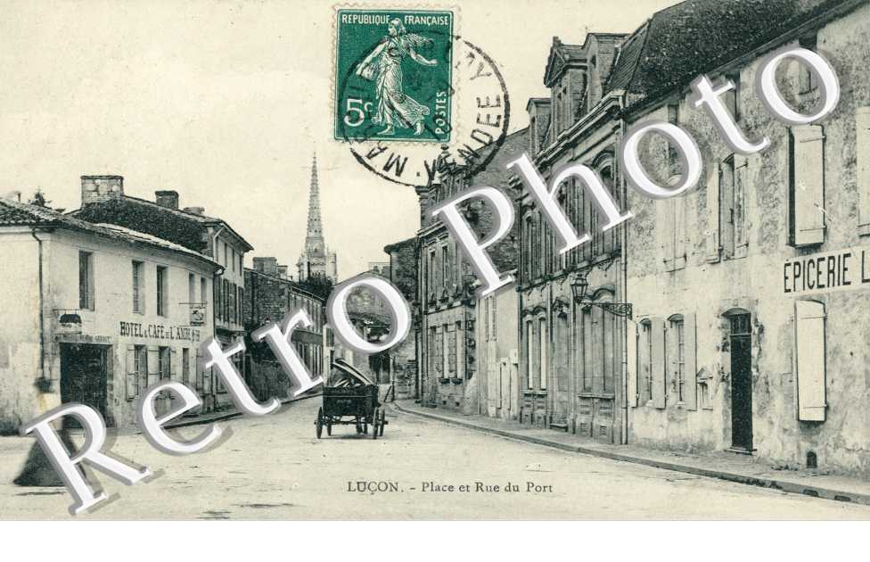 la Place et la Rue du Port - 1910