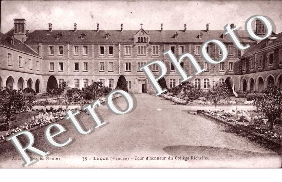 cour d'honneur du collège Richelieu