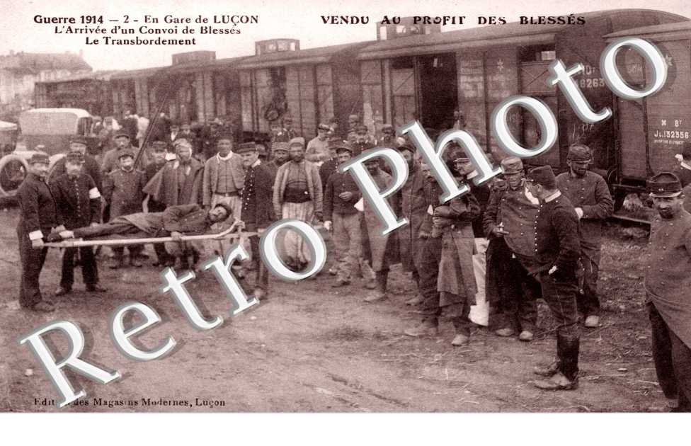 Gare de Lucon, l'Arrivee d'un Convoi de Blesses, le Transbordement