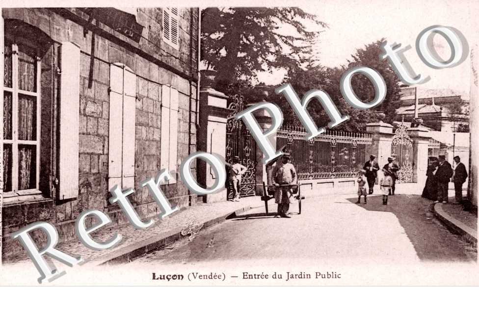 l'Entree du Jardin Public