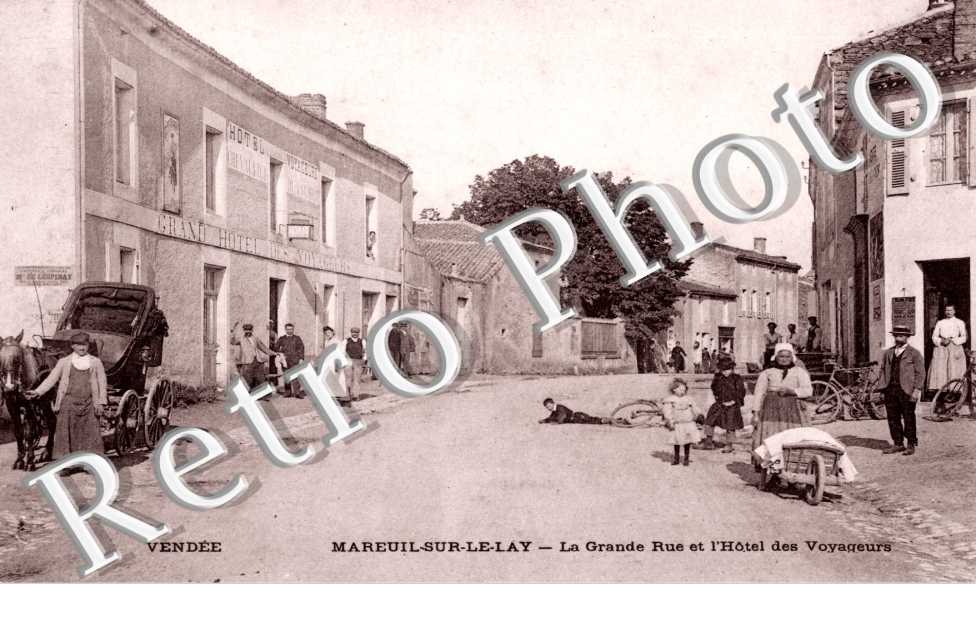 La grande rue et l'hotel des voyageurs