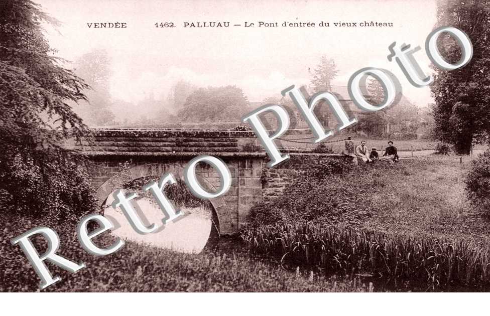 Le pont d'entree du vieux chateau