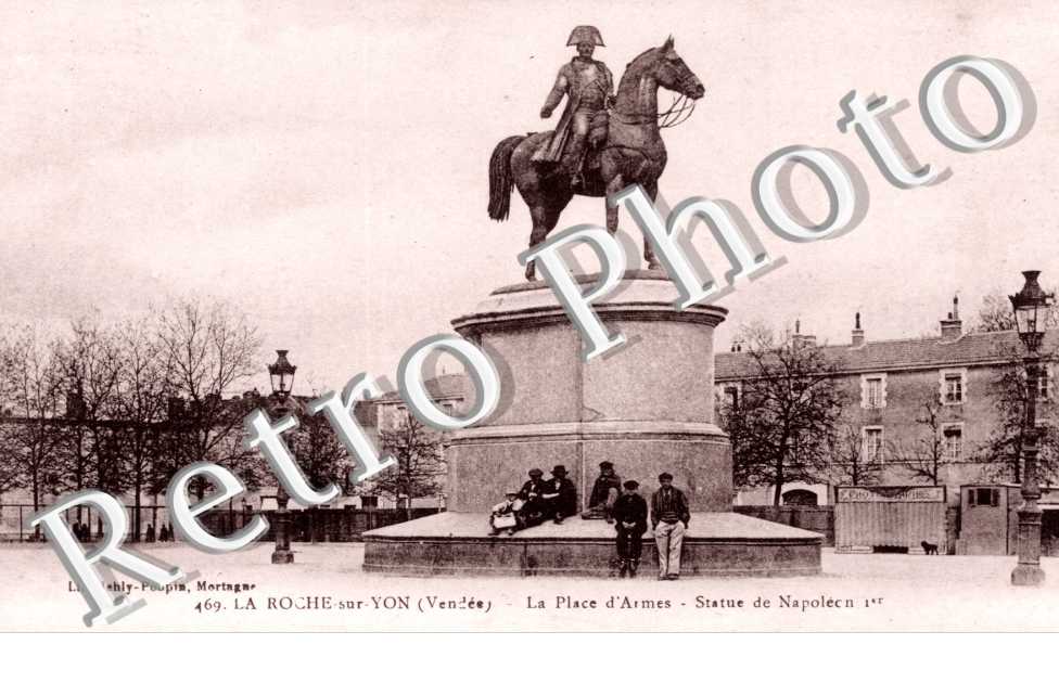 La Place d'Armes, Statue de Napoleon Ier