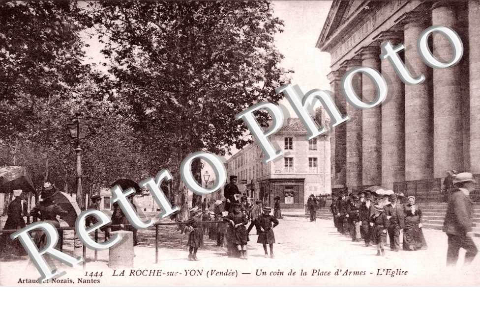 La Place d'Armes, l'Eglise