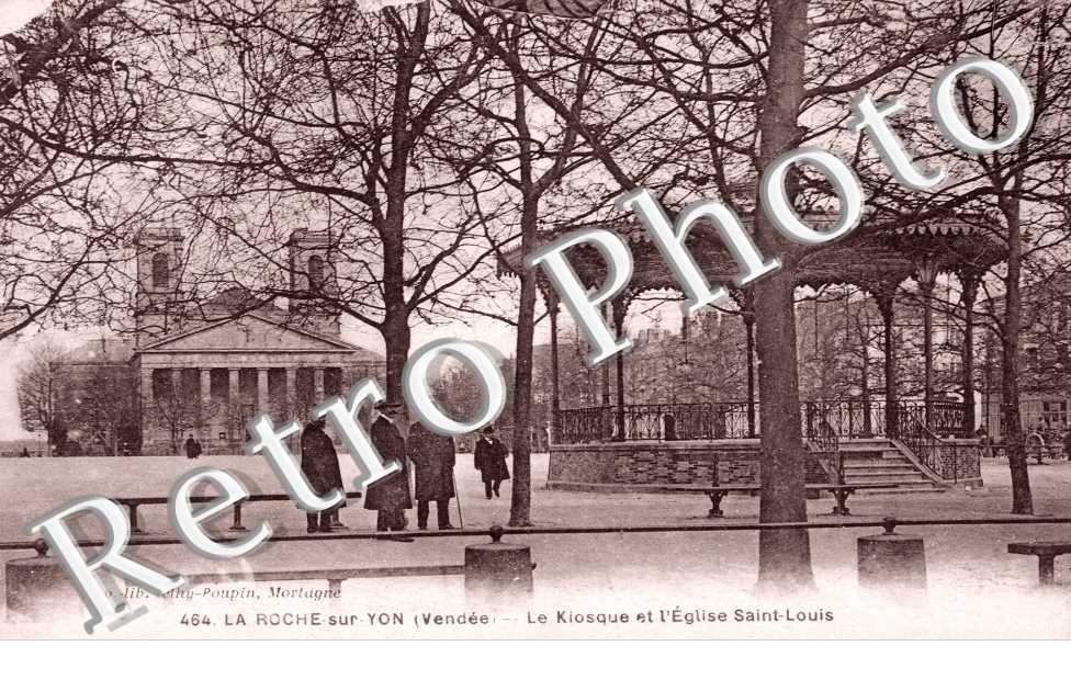 le Kiosque et l'Eglise saint Louis