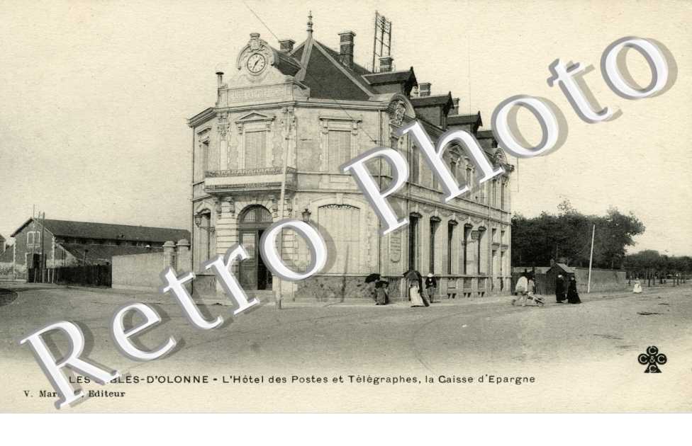 l'Hôtel des Postes et Télégraphes - La Caisse d'Epargne