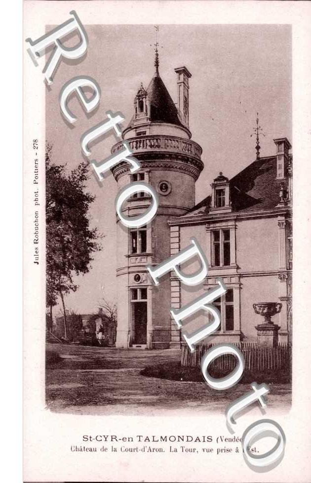 le Chateau de la Court d'Aron, Vue prise a l'Est