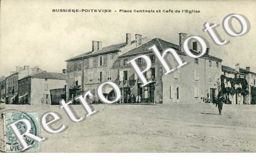 Place centrale et cage de l'eglise