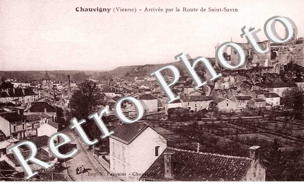 Arrivee par la Route de Saint-Savin