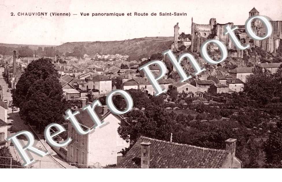 Vue Panoramique et Route de Saint-Savin