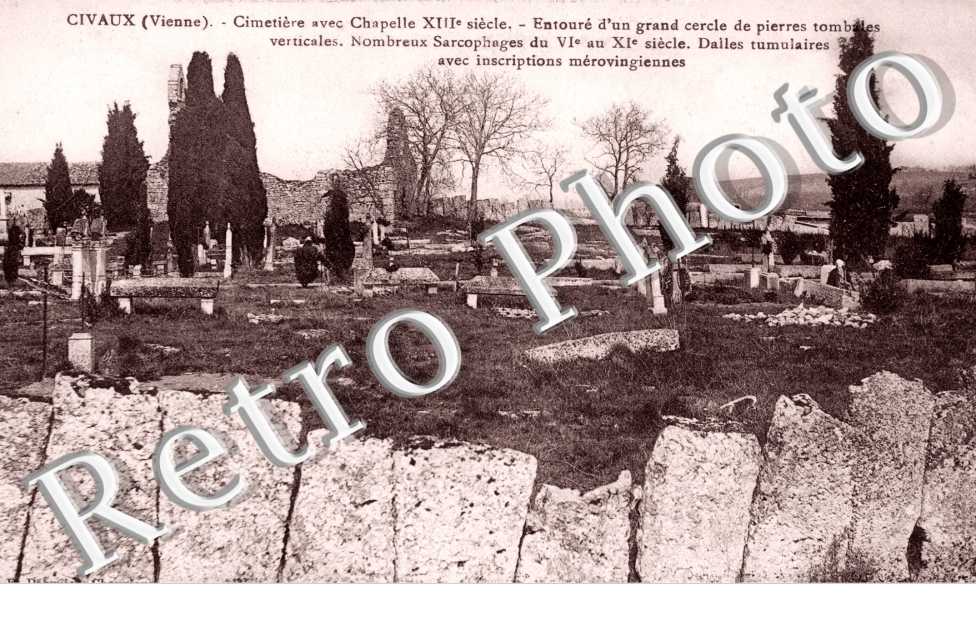 Cimetiere avec Chapelle XIIIeme siecle