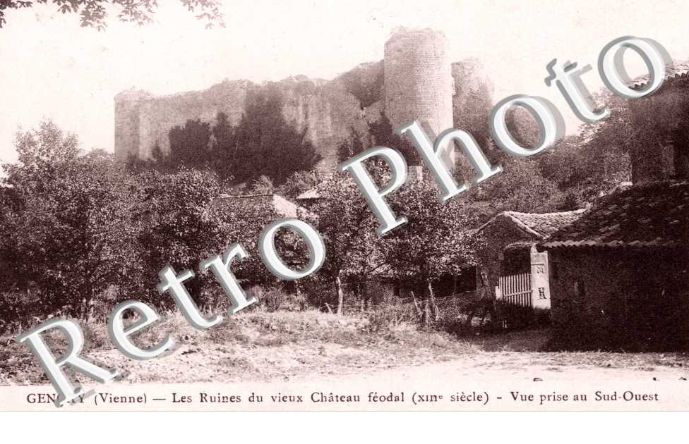 les Ruines du Vieux chateau Feodal du XIIIeme siecle, Vue prise du Sud-Ouest