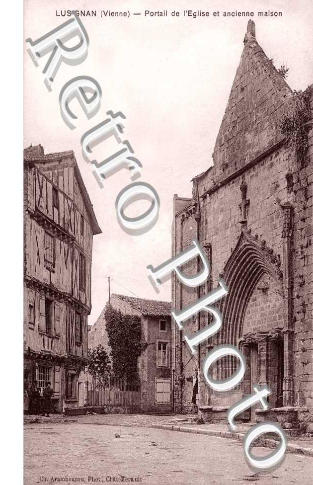 Portail de l'Eglise et Ancienne Maison