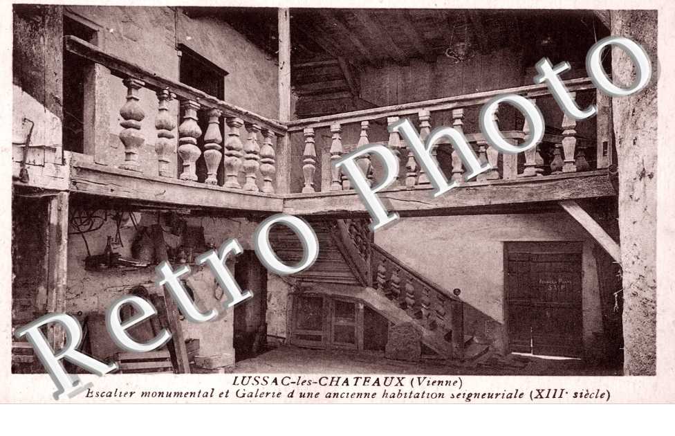 escalier monumental et galerie d' une ancienne habitation seigneuriale (XIIIe siecle)