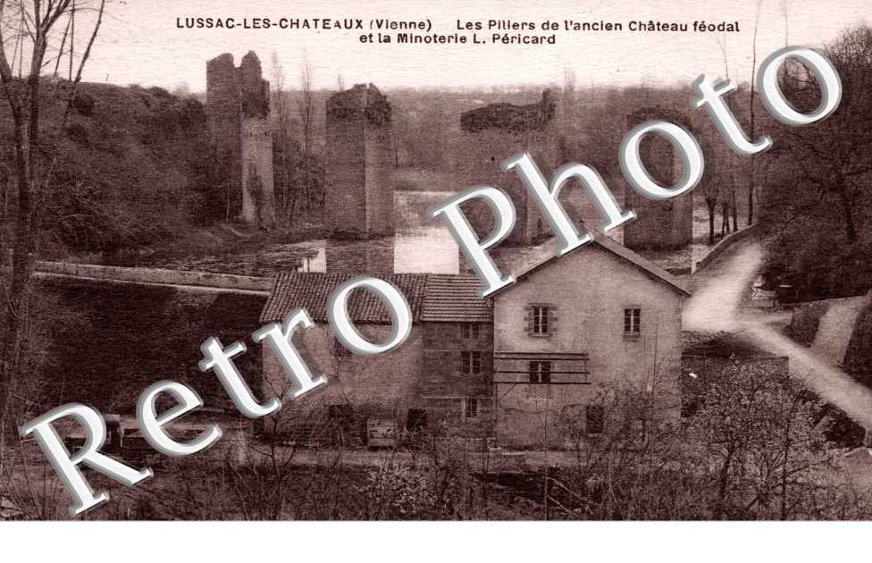 les pilliers de l' ancien chateau feodal et la Minoterie L. Pericard