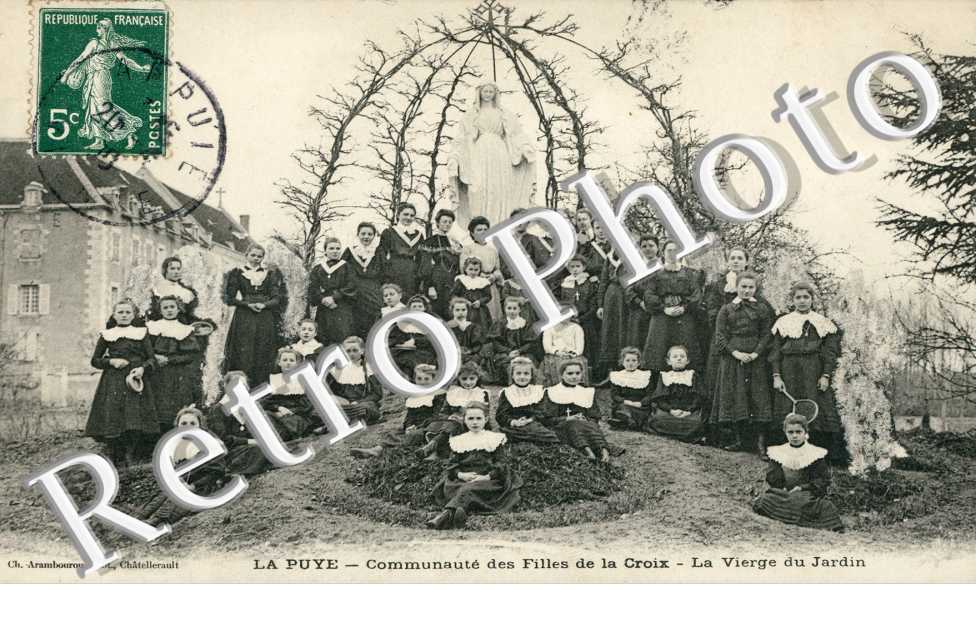 Communaute des Filles de la Croix - La Vierge du jardin