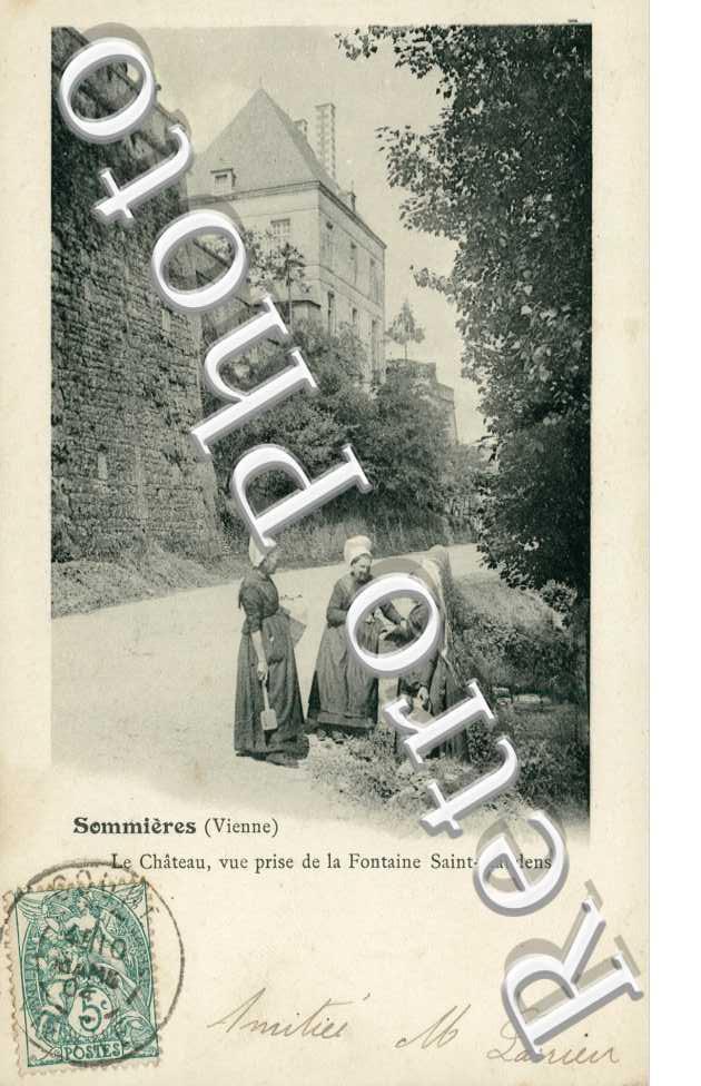 Sommieres, le Chateau, Vue prise de la Fontaine Saint-Gaudens