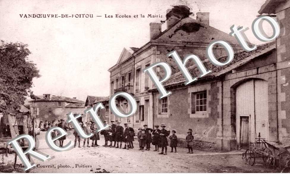 les Ecoles et la Mairie