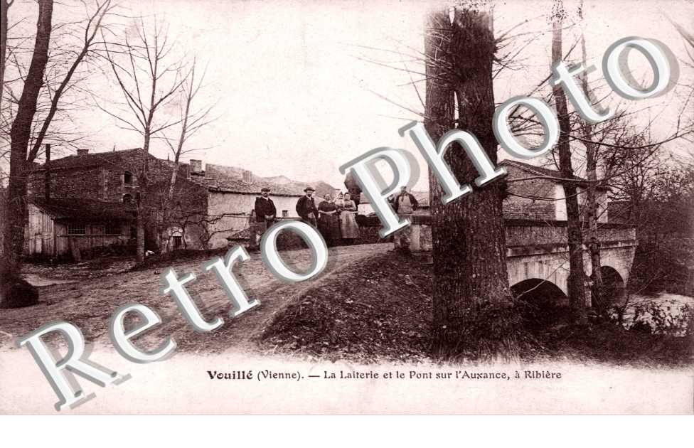 la Laiterie et le Pont sur l'Auxance a Ribiere