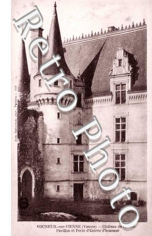 chateau de Chistre, pavillon et porte d' entree d' honneur