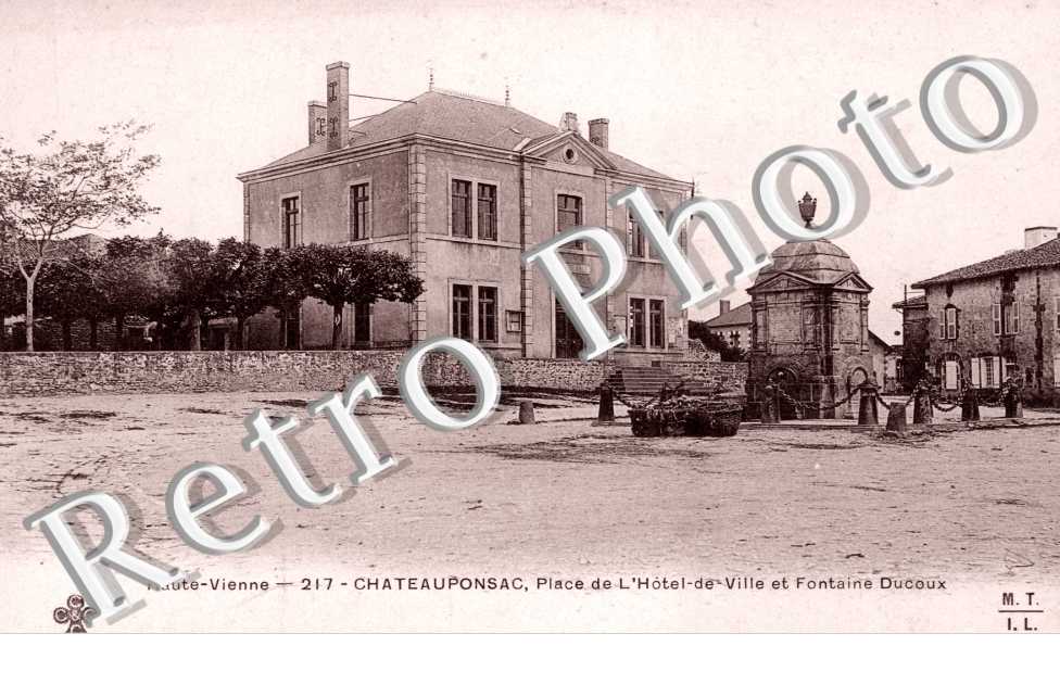 la Place de l'Hotel-de-Ville et la Fontaine Ducoux