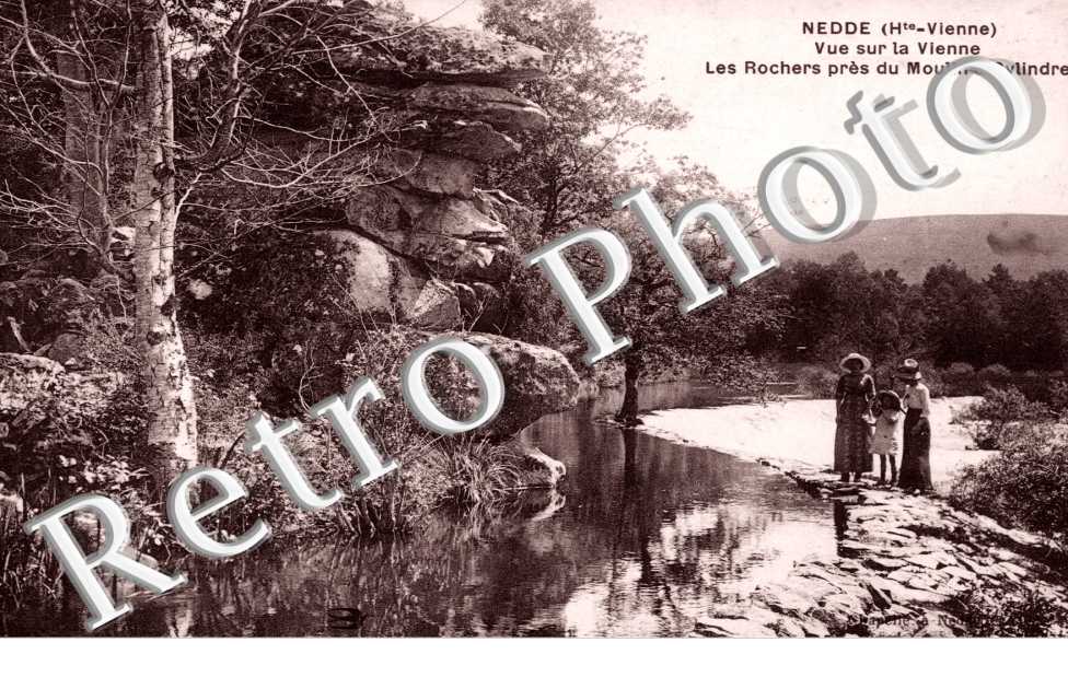 Vue sur la Vienne, les Rochers pres du Moulin a Cylindre