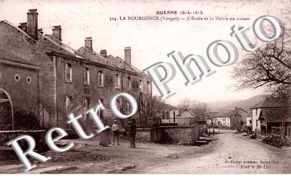 L'ecole et la mairie en ruines