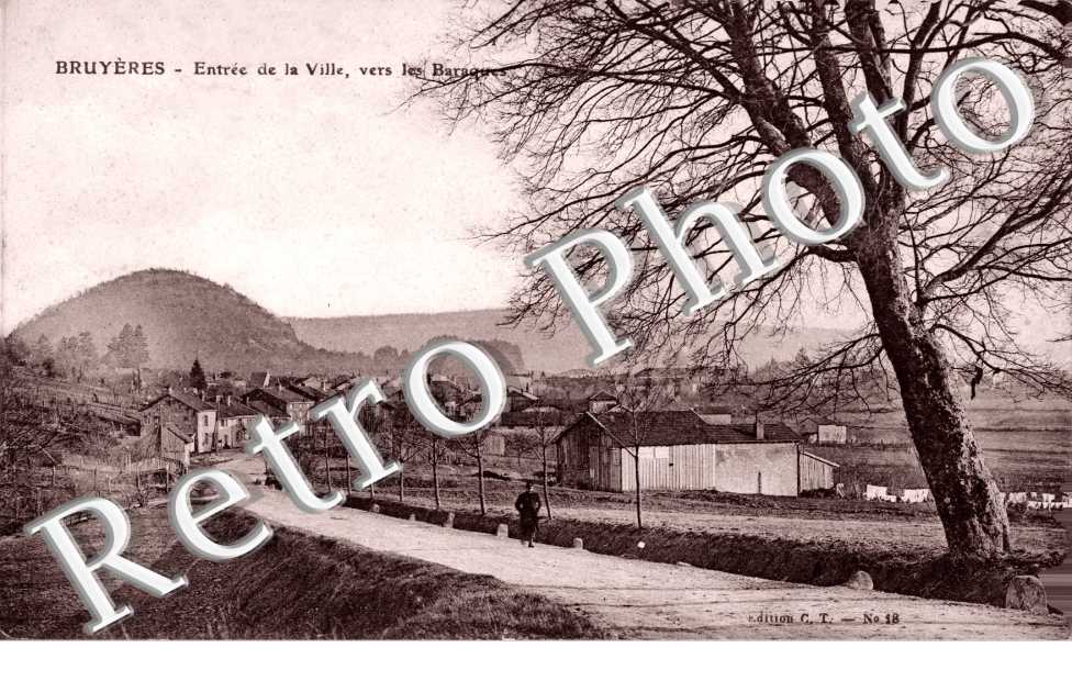 Entree de la ville vers les baraques