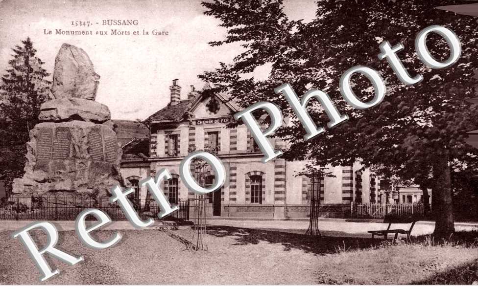 le monument aux morts et la gare