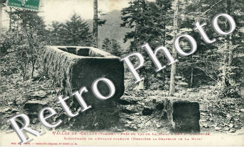 Sarcophage de l'epoque franque derriere la chapelle de la Maix