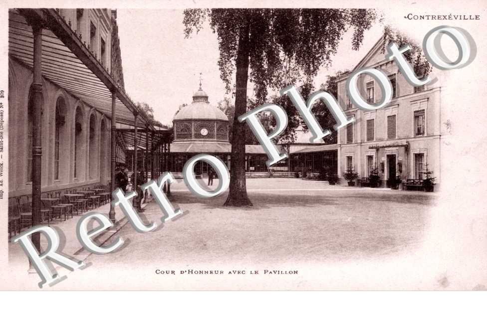 Cour d'honneur avec le pavillon