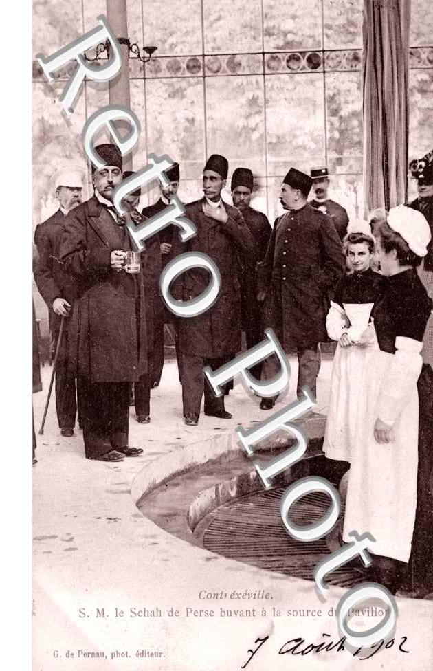 Sa Majeste le Shah de Perse buvant a la Souce du Pavillon