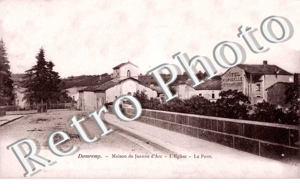 Maison de Jeanne d'Arc, l'Eglise et le Pont